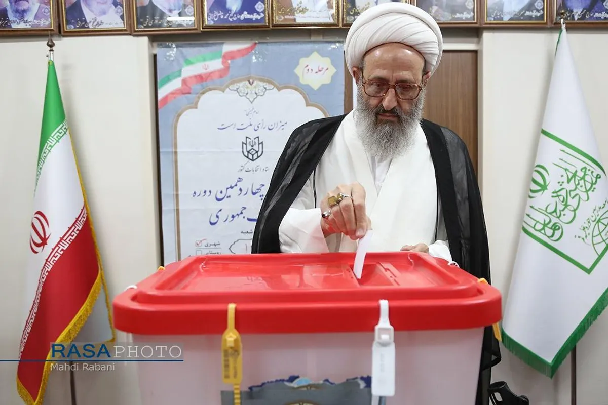 حضور آیت الله فقیهی در پای صندوق رای دومین دوره چهاردهمین انتخابات ریاست جمهوری