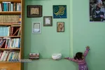 بعضی از کودکان روستا وقتی که برای کلاس کمک آموزشی ریاضی که توسط همسر این روحانی برگزار می شود به خانه آنها می آیند خواهر یا برادر کوچکتر خود را نیز با خود می آورند