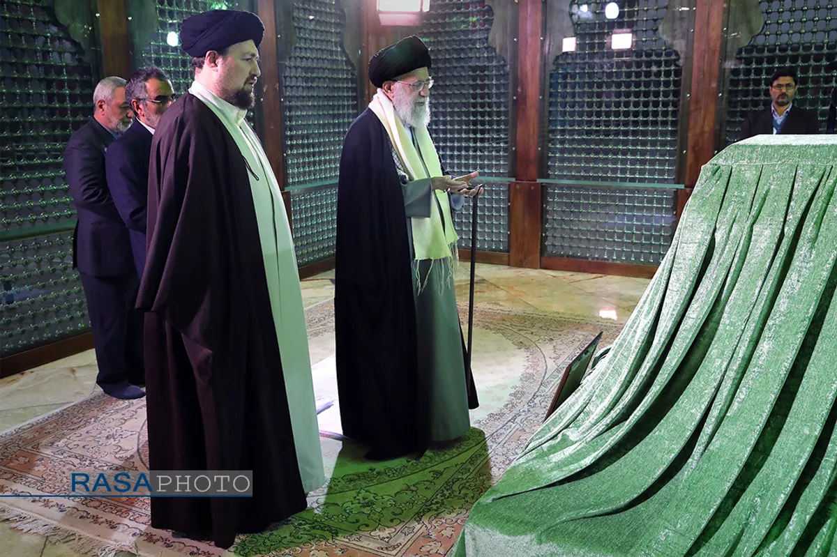 حضور مقام معظم رهبری در مرقد مطهر امام راحل و گلزار شهدای بهشت زهرا
