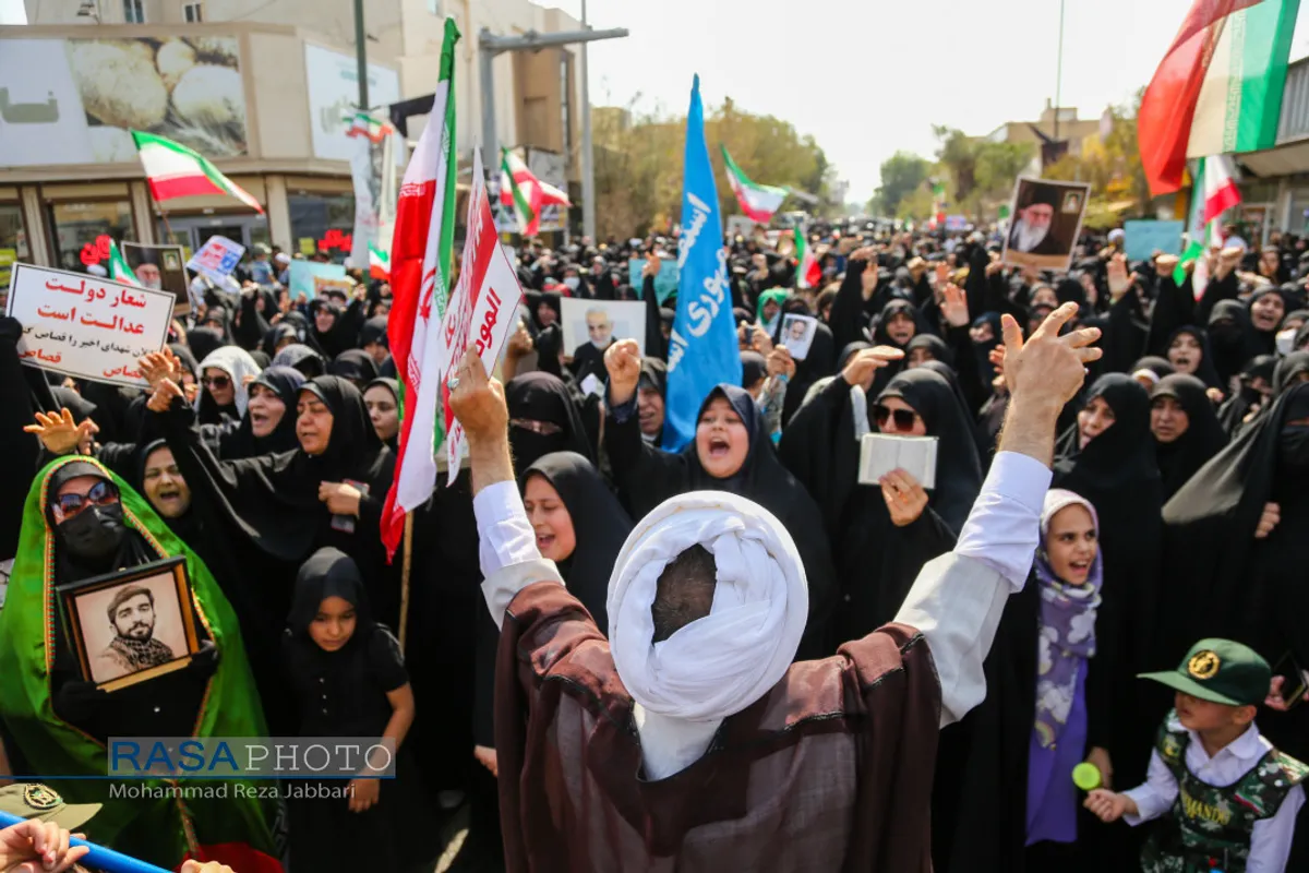 راهپیمایی مردم انقلابی قم علیه اغتشاشگران
