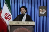 ملت ایران در سخت‌ترین شرایط پای انقلاب ایستاده است
