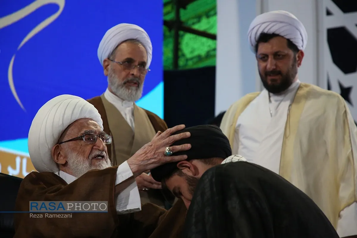 مراسم عهد جانان حوزویان با حضرت امام زمان (عج) در مسجد جمکران