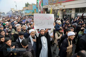راهپیمایی خودجوش طلاب و بسیجیان قم در پی شهادت حاج قاسم سلیمانی