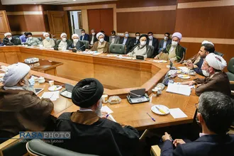 دیدار وزیر ارتباطات و فناوری اطلاعات با مراجع تقلید و علما قم&lrm;&lrm;