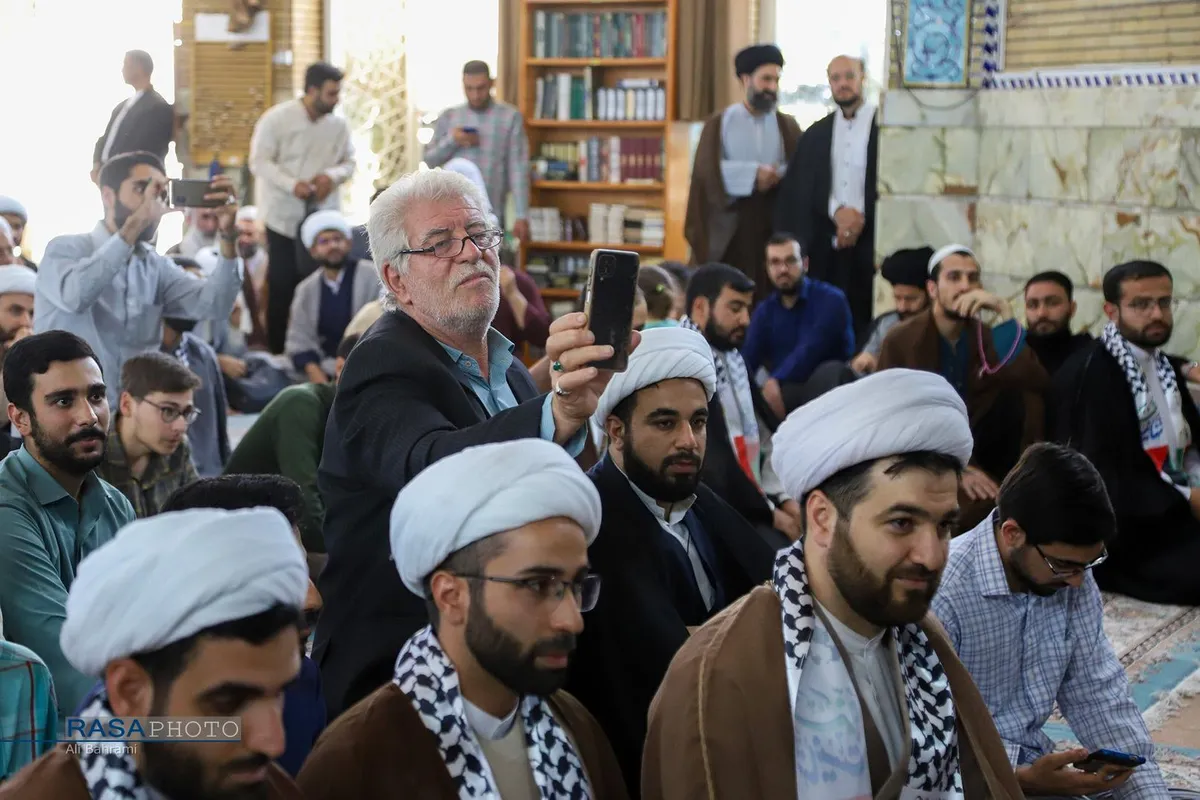 عمامه&zwnj;گذاری تعدادی از طلاب حوزه&zwnj;های علمیه در روز میلاد حضرت امام حسن عسکری (علیه&zwnj;السلام) توسط آیت الله شب&zwnj;زنده&zwnj;دار