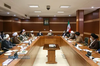 دیدار وزیر ارتباطات و فناوری اطلاعات با مراجع تقلید و علما قم&lrm;&lrm;