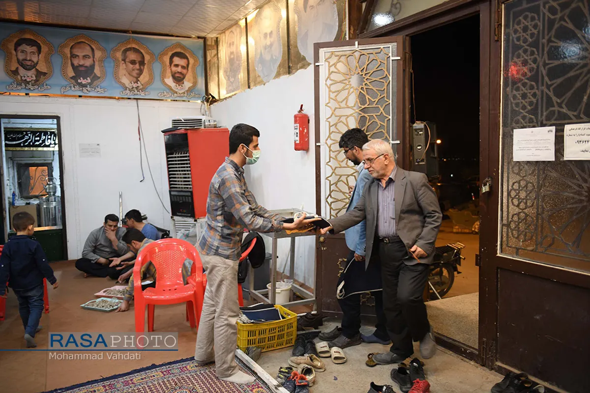 مناجات خوانی شب&zwnj;های ماه مبارک رمضان در هیئت محبین اهلبیت