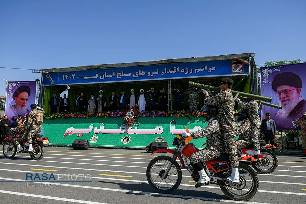 رژه نیروهای مسلح استان قم بمناسبت آغاز هفته دفاع مقدس