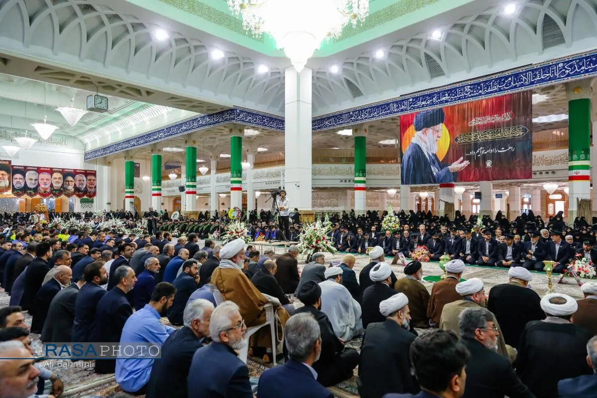 آئین آغاز دهه کرامت در قم