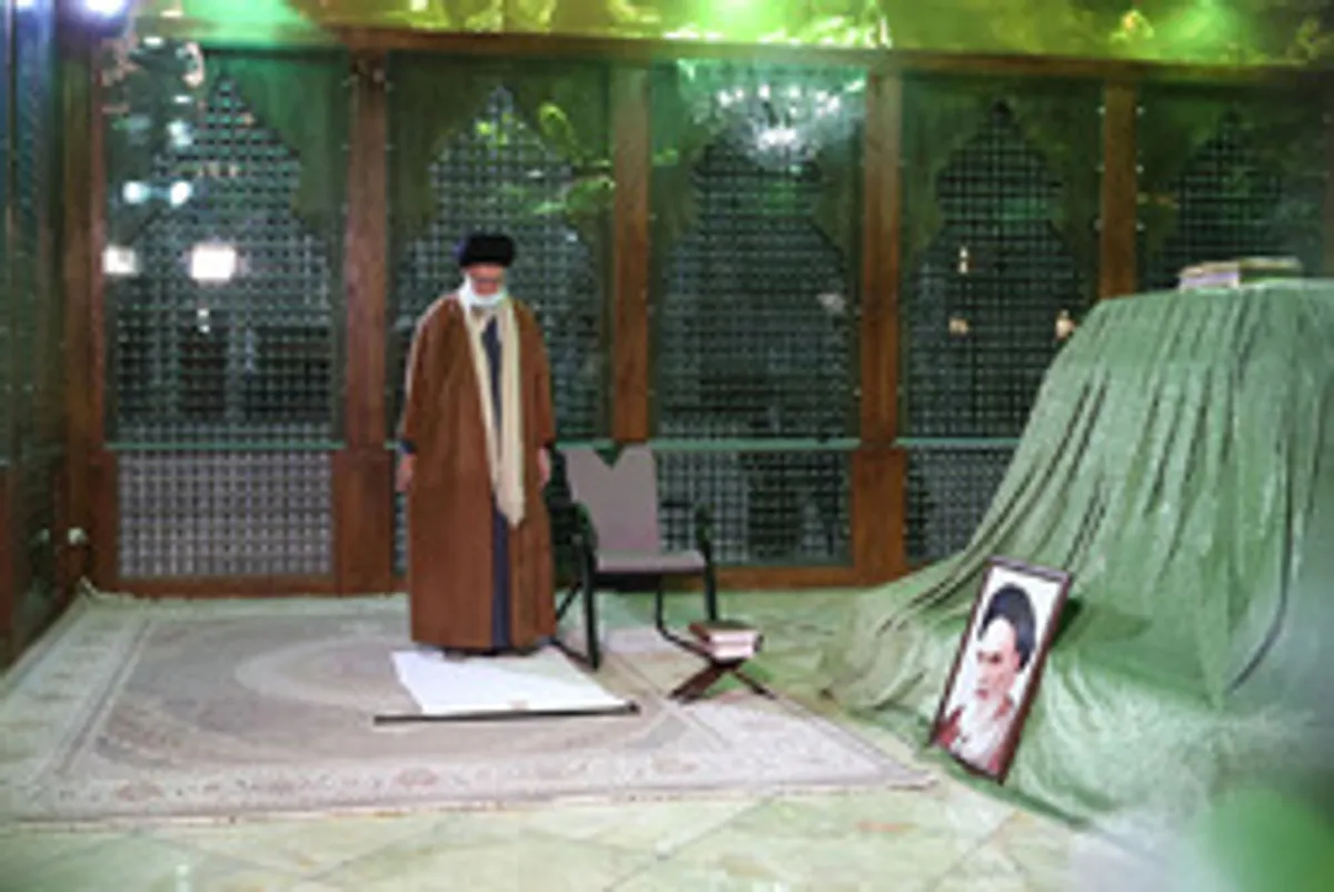 حضور مقام معظم رهبری در مرقد مطهر امام خمینی (ره) و گلزار شهیدان