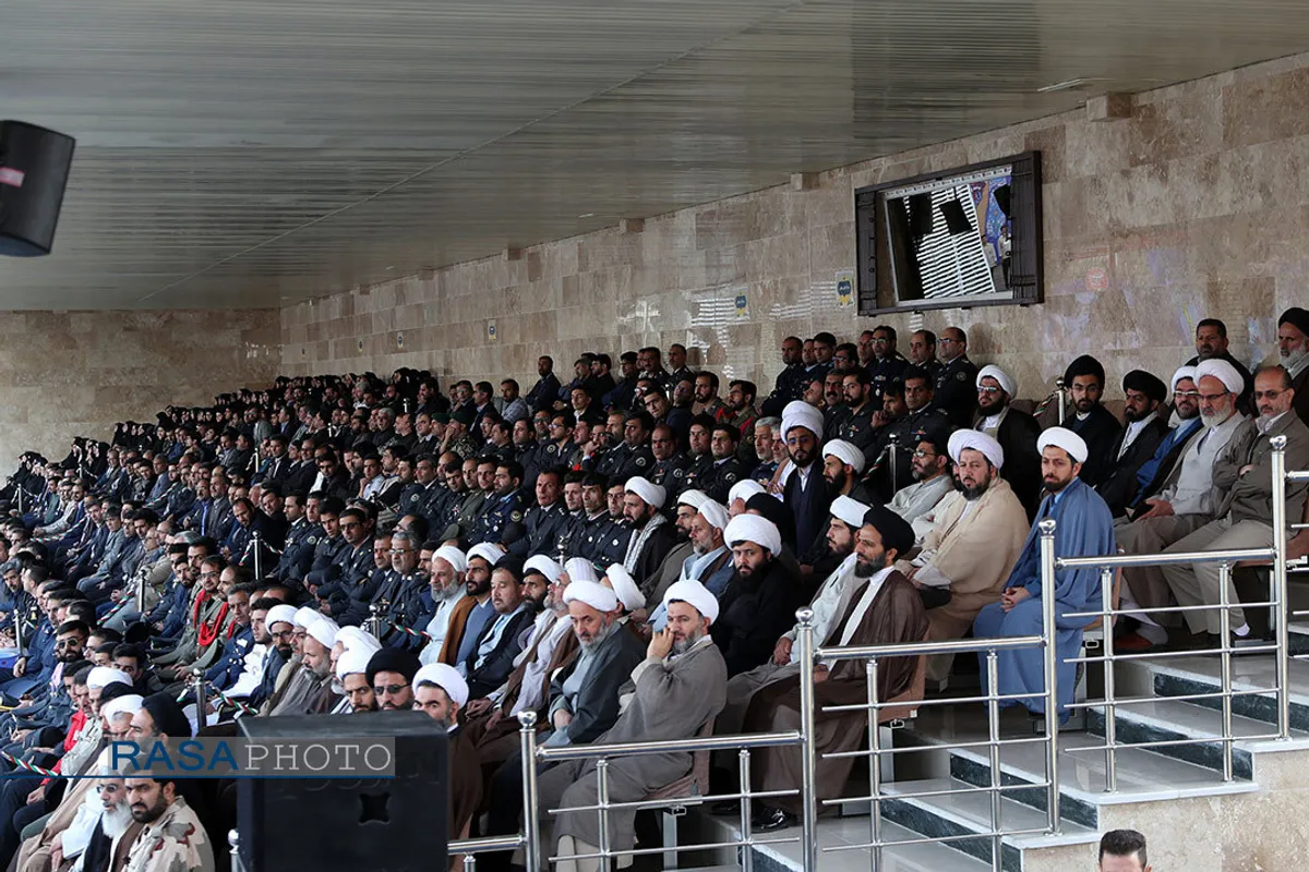 مراسم دانش&zwnj;آموختگی دانشجویان دانشگاههای افسری ارتش در دانشگاه خاتم&zwnj;الانبیاء(ص) با حضور رهبر انقلاب