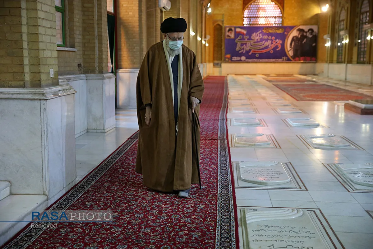 حضور مقام معظم رهبری در مرقد مطهر امام خمینی (ره) و گلزار شهیدان