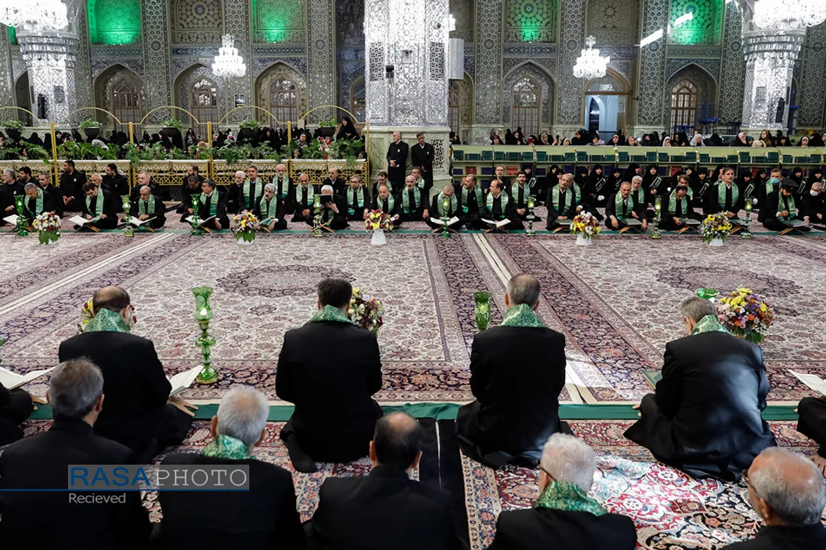 آیین تعویض پرچم گنبد منور رضوی در روز میلاد امام رضا(علیه&zwnj;السلام)