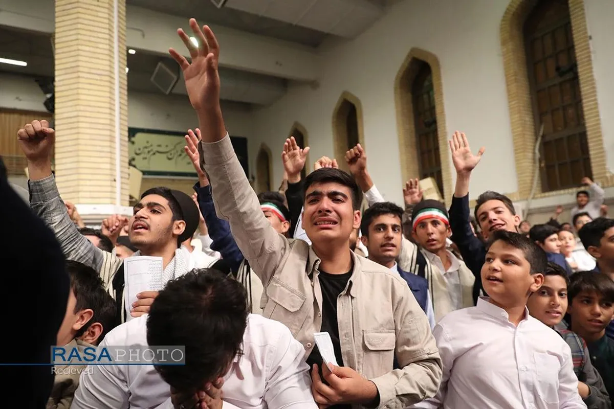 دیدار دانش&zwnj;آموزان و دانشجویان با مقام معظم رهبری
