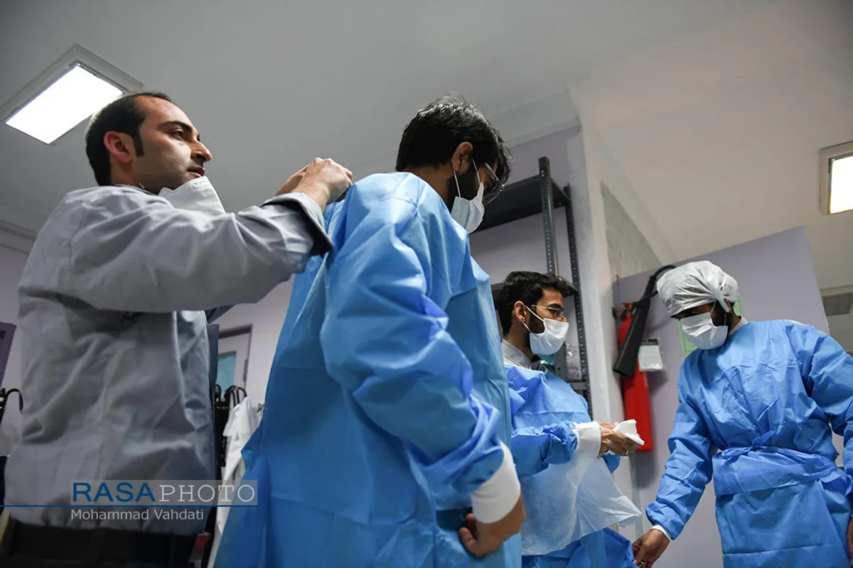 تقدیر جمعی از طلاب از پزشکان و پرستاران فعال در درمان بیماران مبتلا به کرونا