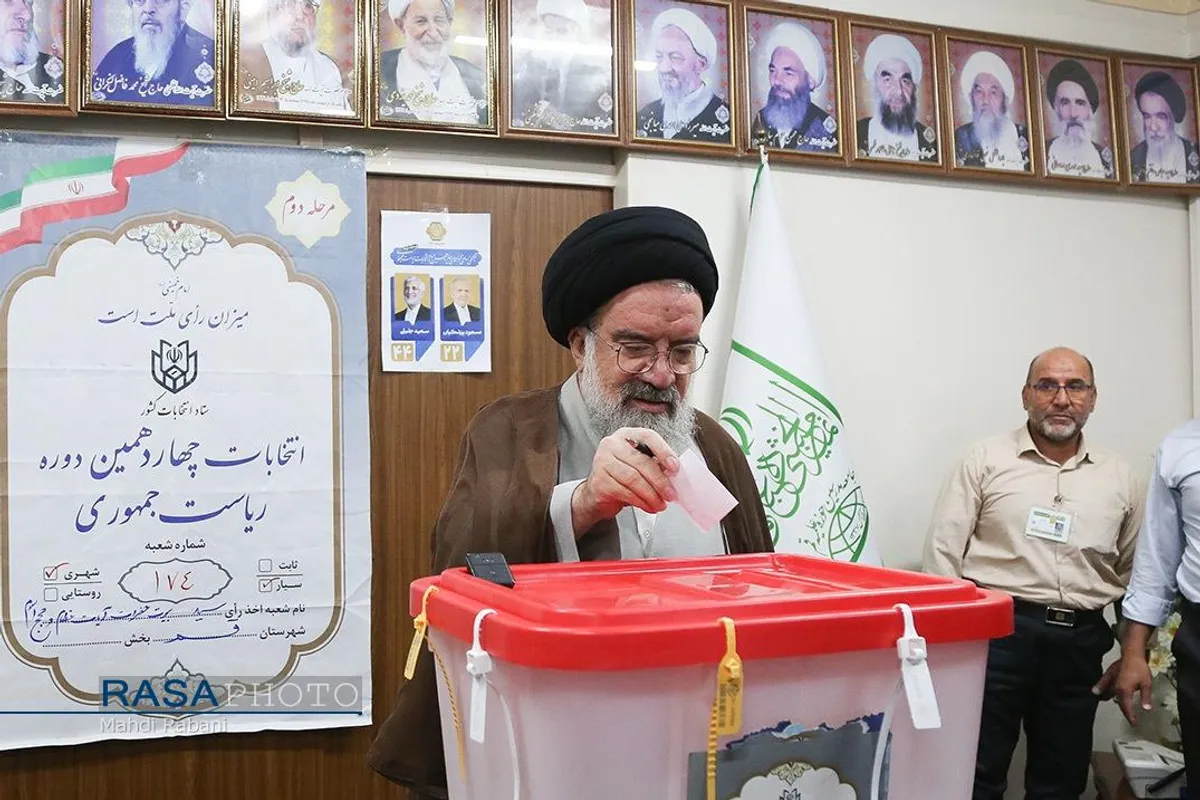 حضور آیت الله سید احمد خاتمی در پای صندوق رای دومین دوره چهاردهمین انتخابات ریاست جمهوری