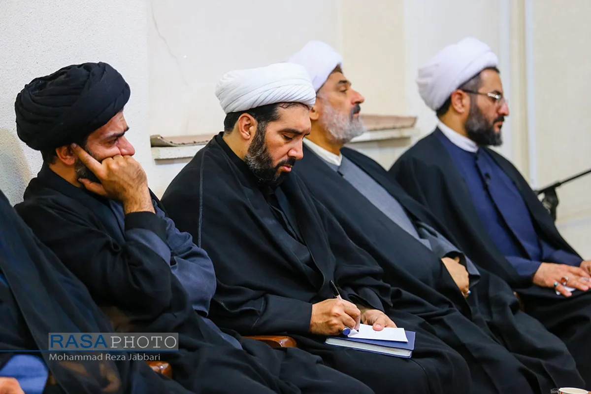 دیدار معاون فرهنگی اوقاف با آیت الله حسینی بوشهری&lrm;&lrm;