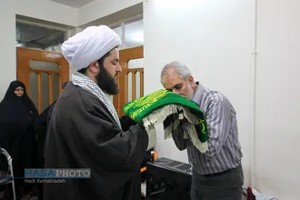 دیدار و تکریم خانواده شهدا با حضور جمعی از طلاب در بیرجند&lrm;