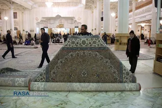 غبارروبی شبستان&zwnj;های حرم حضرت معصومه (س) در آستانه ماه مبارک رمضان
