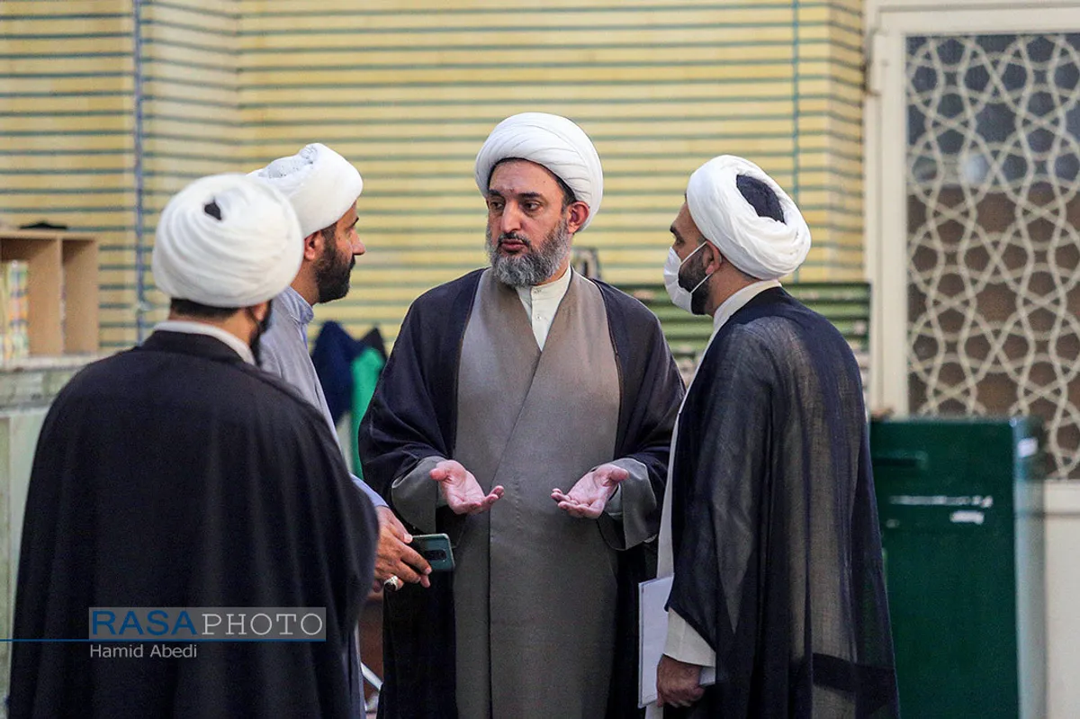 نشست طلاب یزد و کرمان با حجت الاسلام والمسلمین حاج ابوالقاسم