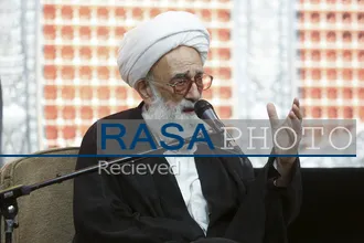 بزرگداشت رهبر شهید انقلاب از سوی آیت&zwnj;الله مکارم شیرازی در حرم مطهر
