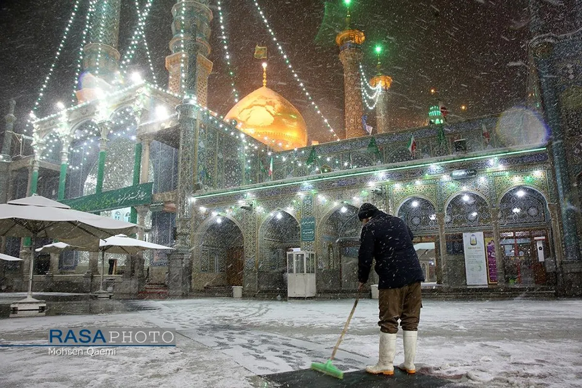 حرم کریمه اهلبیت (ع) در هوای برفی قم