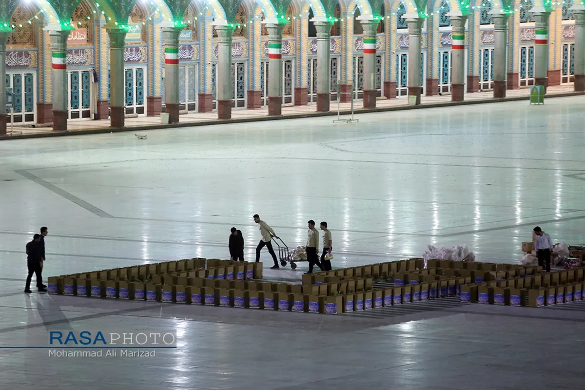 تهیه و توزیع ۱۰۰۰ بسته معیشتی در مسجد مقدس جمکران