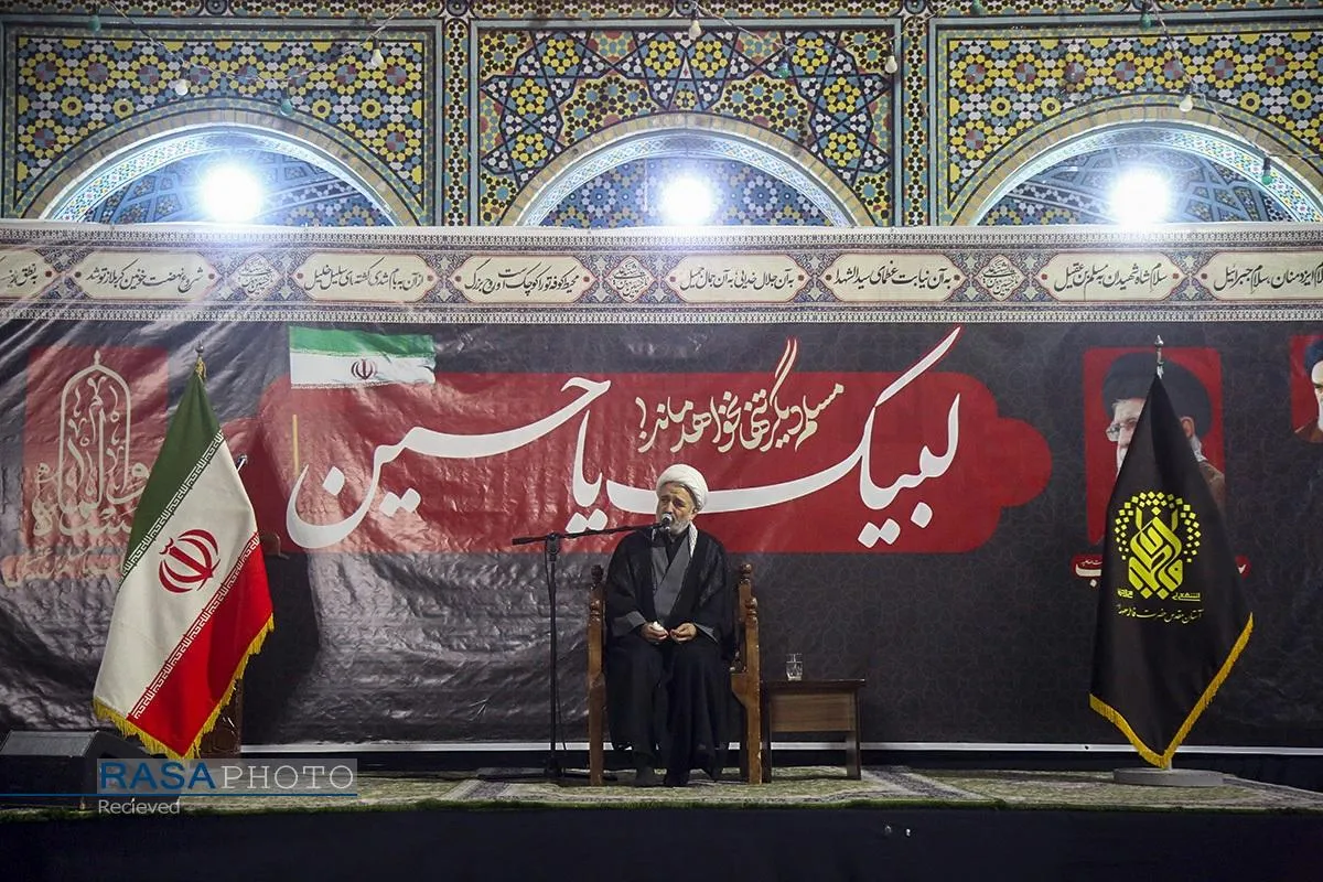 اجتماع هیئات مذهبی قم با شعار &laquo;مسلم دیگر تنها نخواهد ماند&raquo; در حرم مطهر