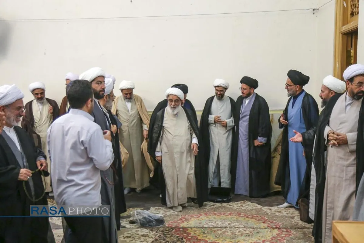 دیدار اعضای مجمع نمایندگان طلاب با آیت الله شب زنده&zwnj;دار