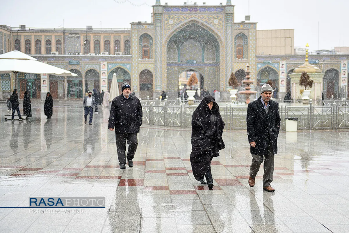 حال و هوای برفی حرم کریمه اهل بیت (ع)