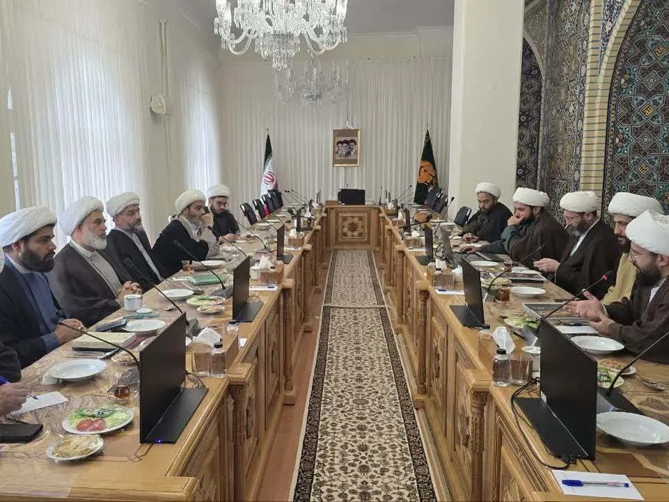 بازدید رئیس مرکز خدمات حوزه از مدرسه علمیه تابستانه «دارالعلم» مشهد مقدس