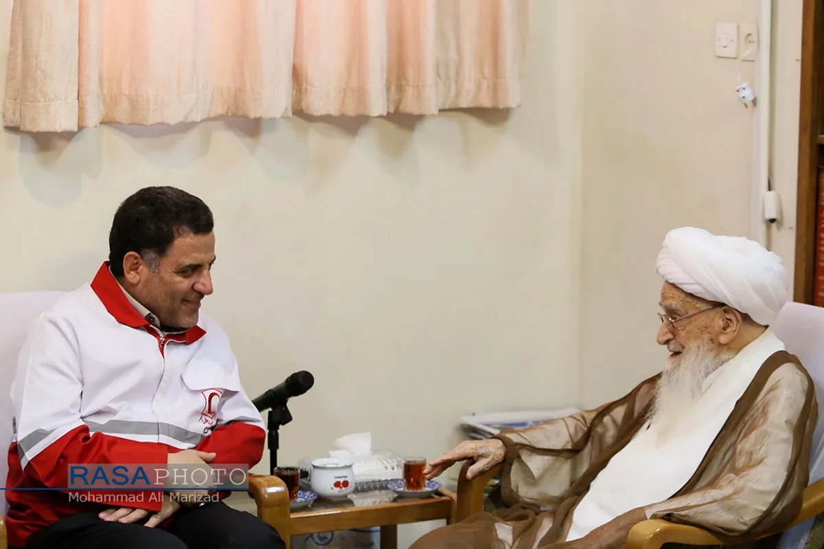 دیدار دکتر پیوندی رئیس جمعیت هلال احمر کشور با حضرت آیت الله صافی گلپایگانی