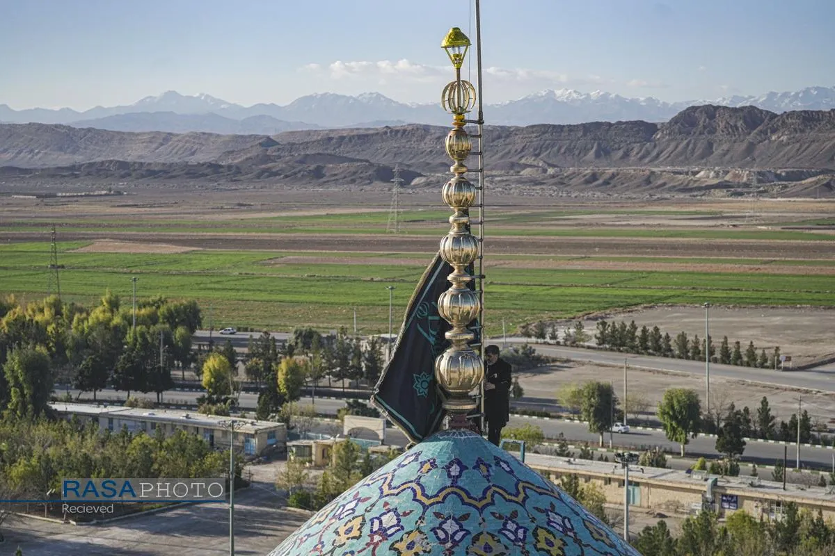 آئین تعویض پرچم مسجد مقدس جمکران در پی شهادت حضرت آیت&zwnj;الله&zwnj;العظمی خامنه&zwnj;ای (قدس&zwnj;سره)