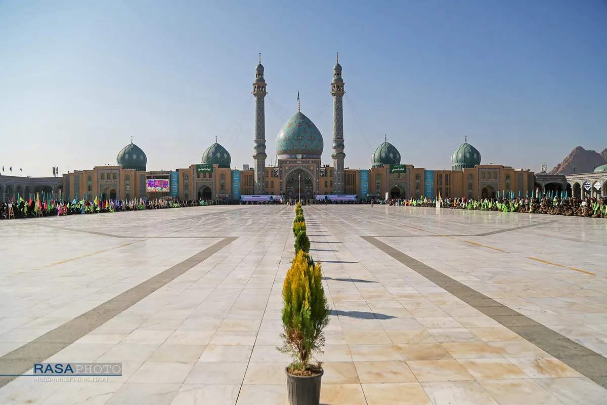 صبحگاه مشترک نیرو&zwnj;های مصلح با عنوان بیعت با امام زمان (عج) با حضور سردار باقری فرمانده کل نیرو&zwnj;های مصلح و حجت الاسلام والمسلمین رحیمیان