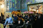 گل&zwnj;آرایی ضریح مطهر حضرت معصومه (س) در شب میلاد امام رضا (علیه السلام)