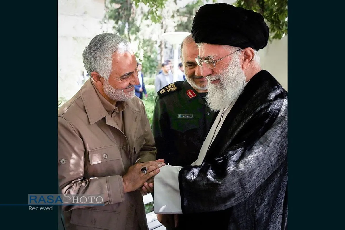 مجموعه&zwnj;ای از عکس&zwnj;های سردار شهید حاج قاسم سلیمانی در کنار رهبر معظم انقلاب