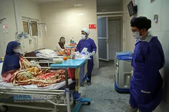 حضور جمعی از طلاب در بخش درمانی بیماران کرونایی در شب میلاد امیرالمومنین (علیه السلام)
