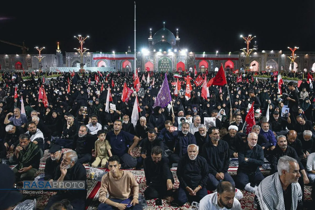 دومین شب مراسم بزرگداشت امام شهید از سوی رهبر معظم انقلاب