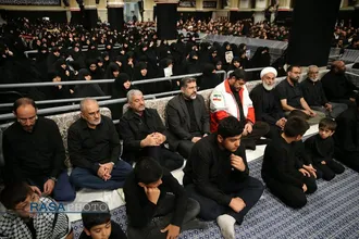 مراسم عزاداری شب عاشورای حسینی (علیه&zwnj;السلام) با حضور رهبر انقلاب