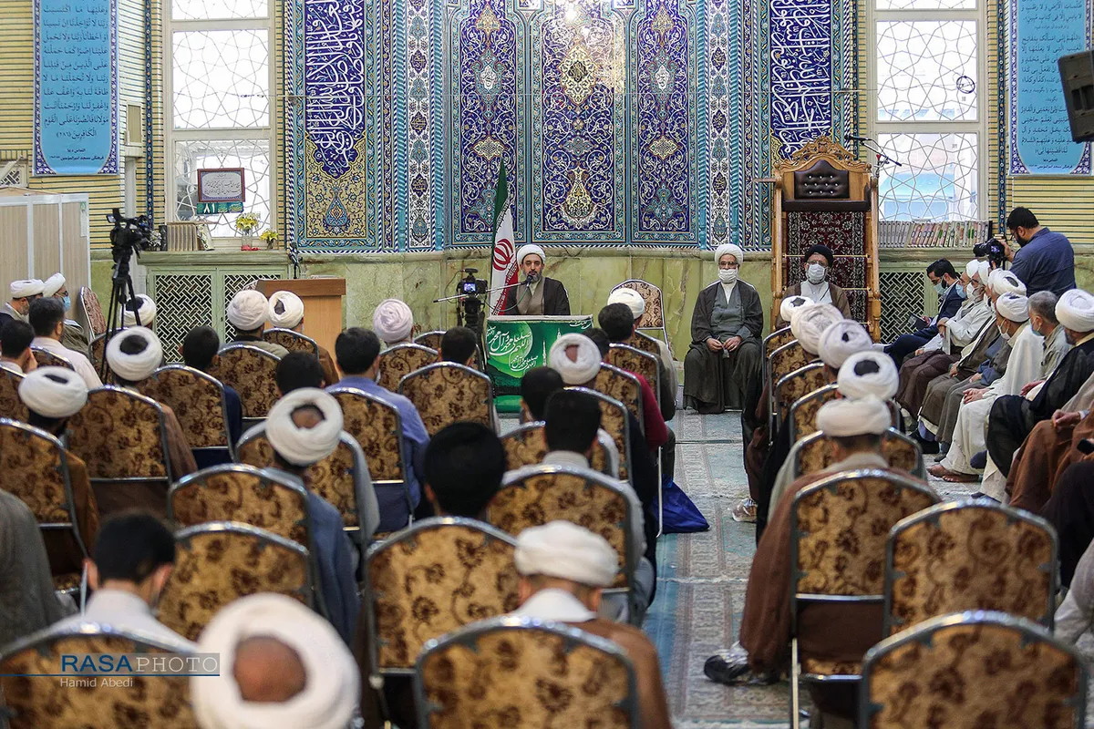 نشست طلاب یزد و کرمان با حجت الاسلام والمسلمین حاج ابوالقاسم