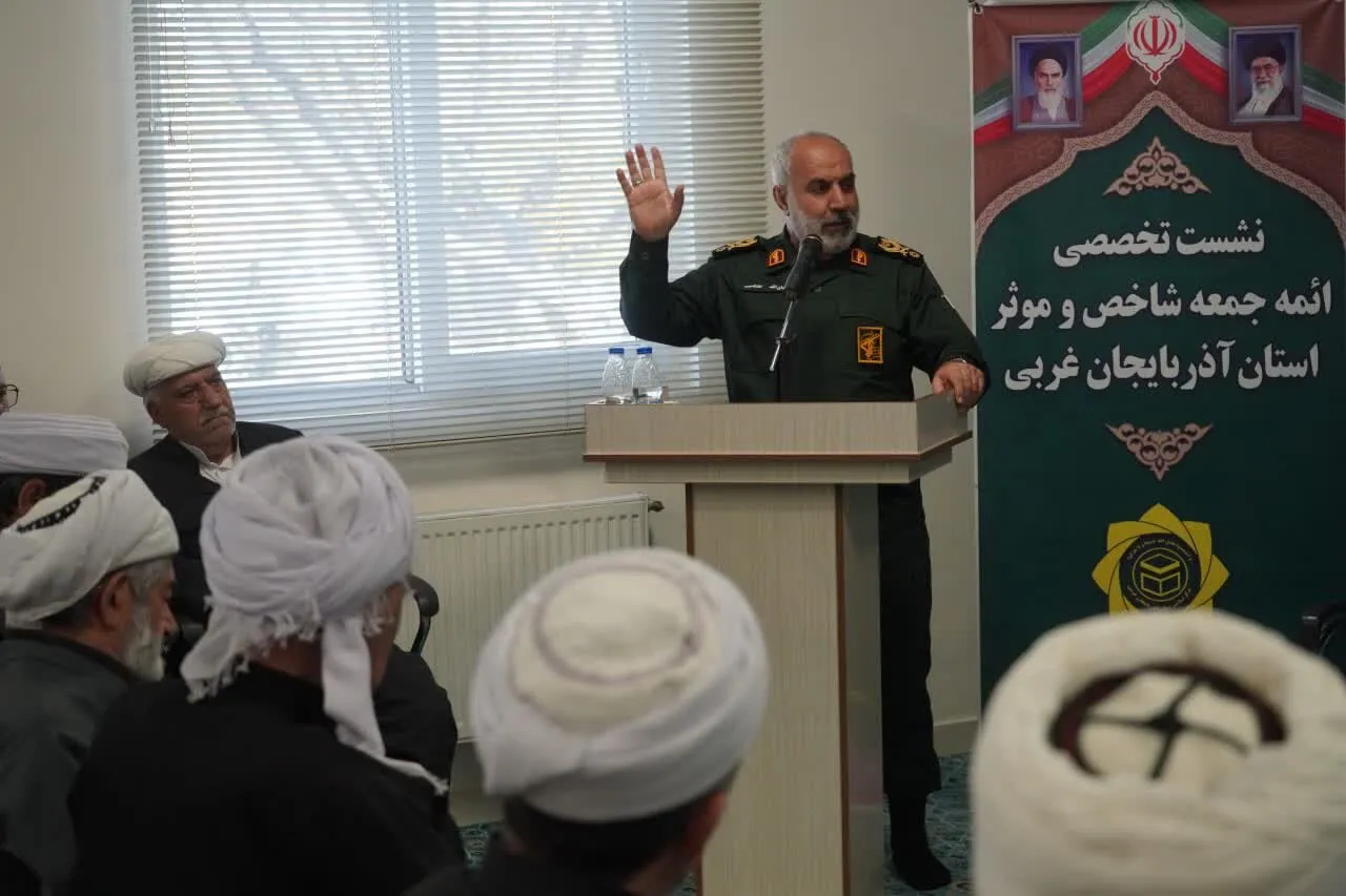 مردم، مکتب و رهبری سه پایه انقلاب اسلامی است
