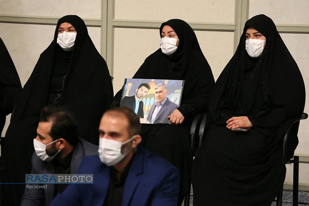 دیدار خانواده شهدای حادثه&zwnj; تروریستی شاهچراغ شیراز با رهبر معظم انقلاب