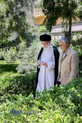 مجموعه&zwnj;ای از عکس&zwnj;های سردار شهید حاج قاسم سلیمانی در کنار رهبر معظم انقلاب
