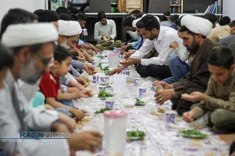 ضیافت افطاری طلاب و روحانیون در حوزه علمیه امام حسن مجنبی (ع) &lrm;