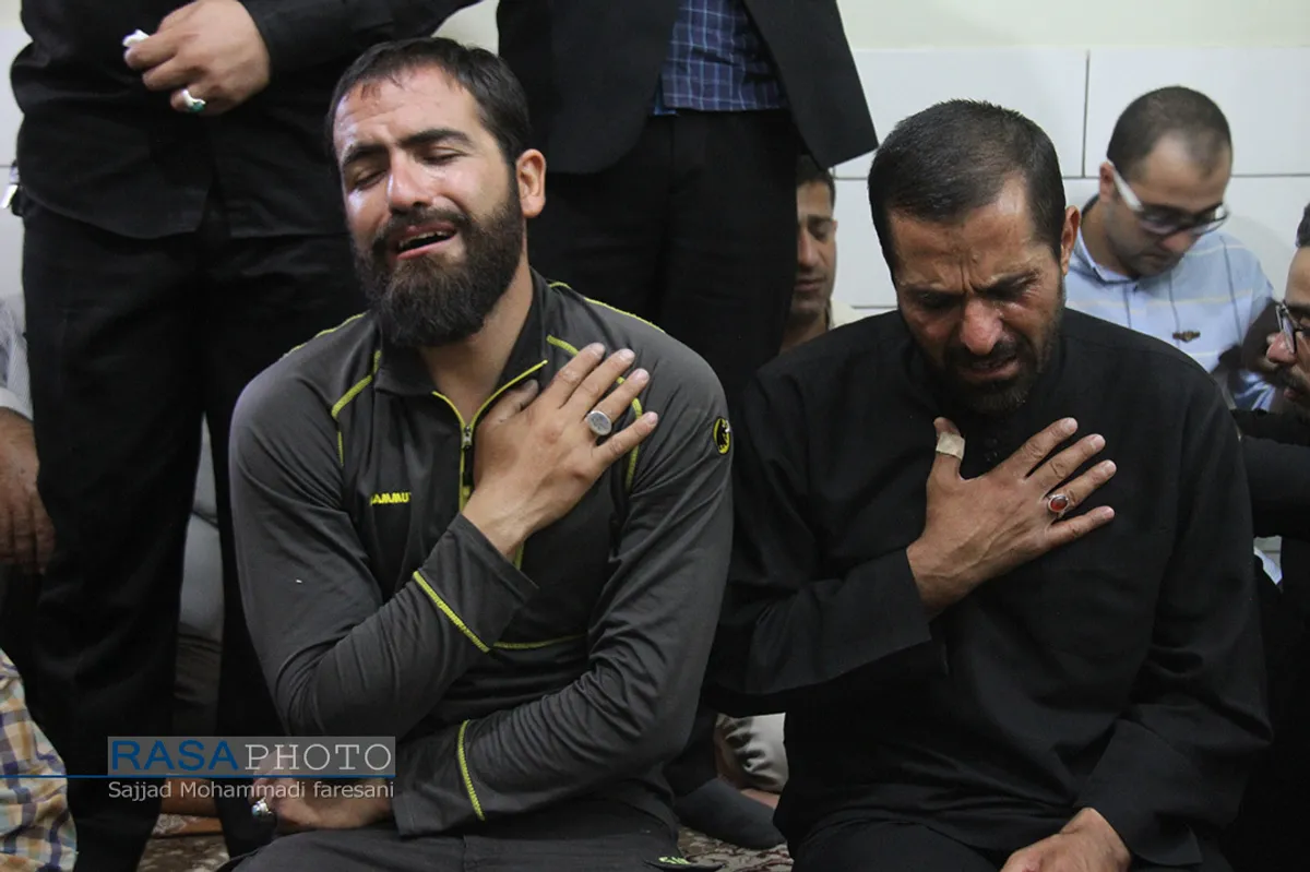 حضور امام حمعه شهرکرد در منزل شهید مدافع وطن