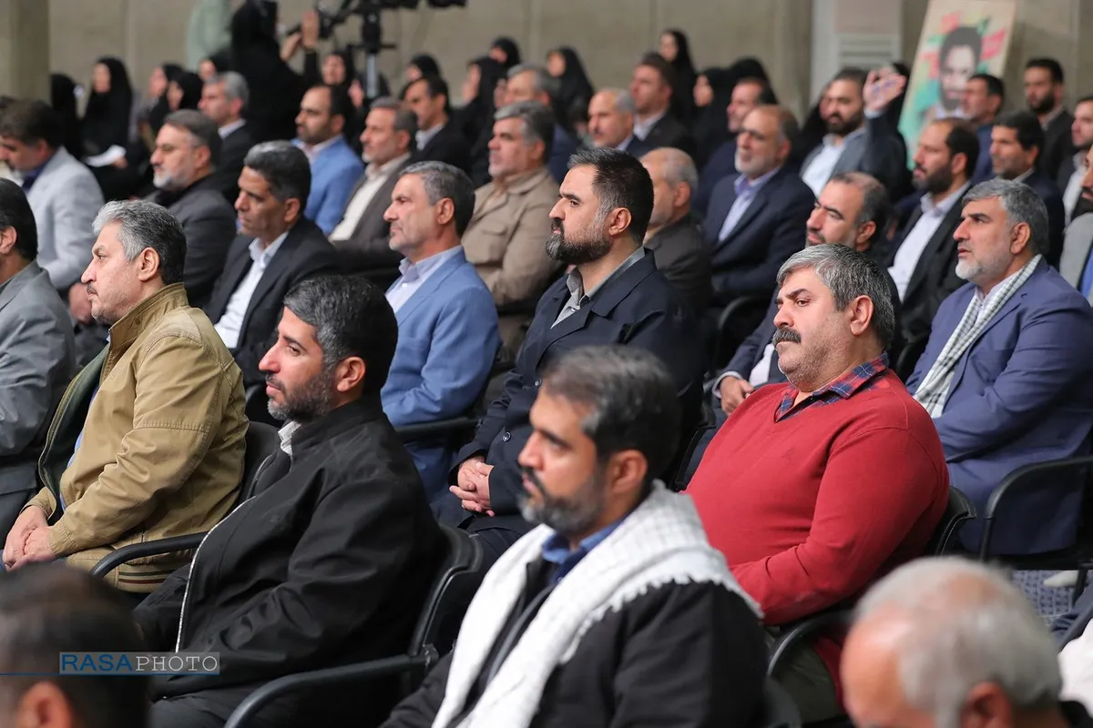 دیدار دست&zwnj;اندرکاران برگزاری کنگره ملی شهدای استان لرستان با مقام معظم رهبری