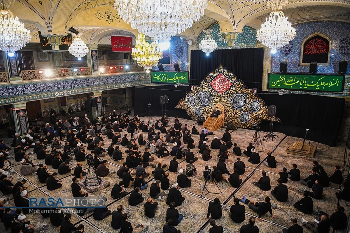 عزاداری دهه اول محرم در هیئت ثارالله(ع) قم با سخنرانی آیت الله مهدی میرباقری