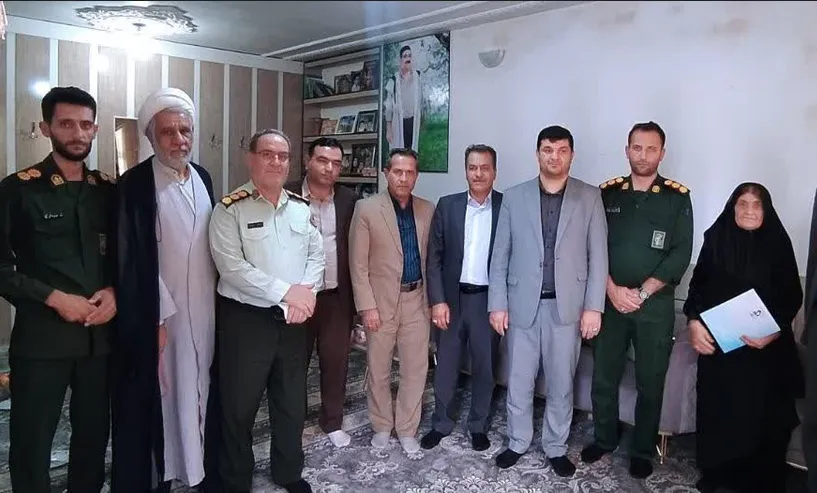 دیدار مسئولان شهرستان فلارد با خانواده شهید جهادگر سنگرساز بی‌سنگر «تیمور زیلابی»