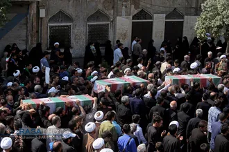 تشییع ۷ شهید گمنام دفاع مقدس در قم