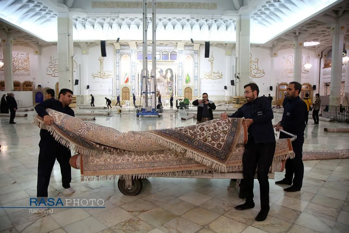 غبارروبی شبستان&zwnj;های حرم حضرت معصومه (س) در آستانه ماه مبارک رمضان